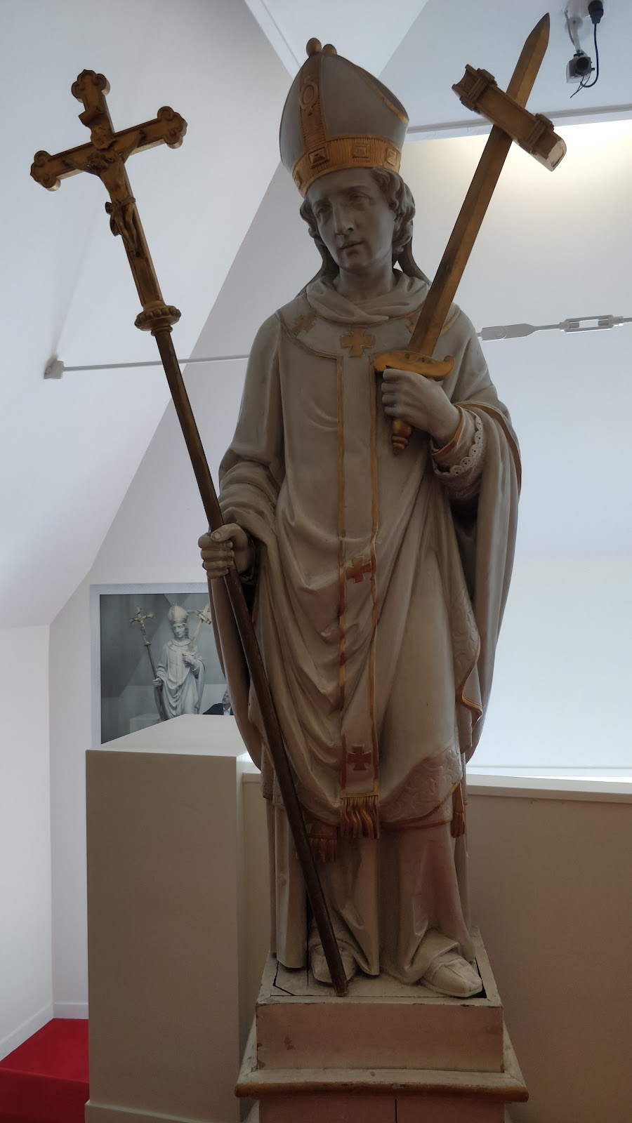 Standbeeld van Bonifatius in museumzaal